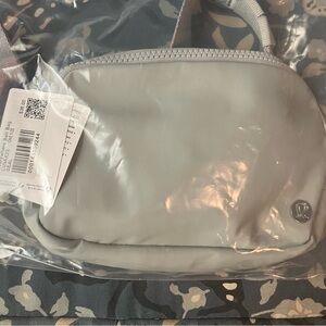 Lululemon everywhere belt bag in seal gray color NWT
